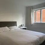 Homestays-Close To Coventry City And University I Free Parking I Wi-Fi