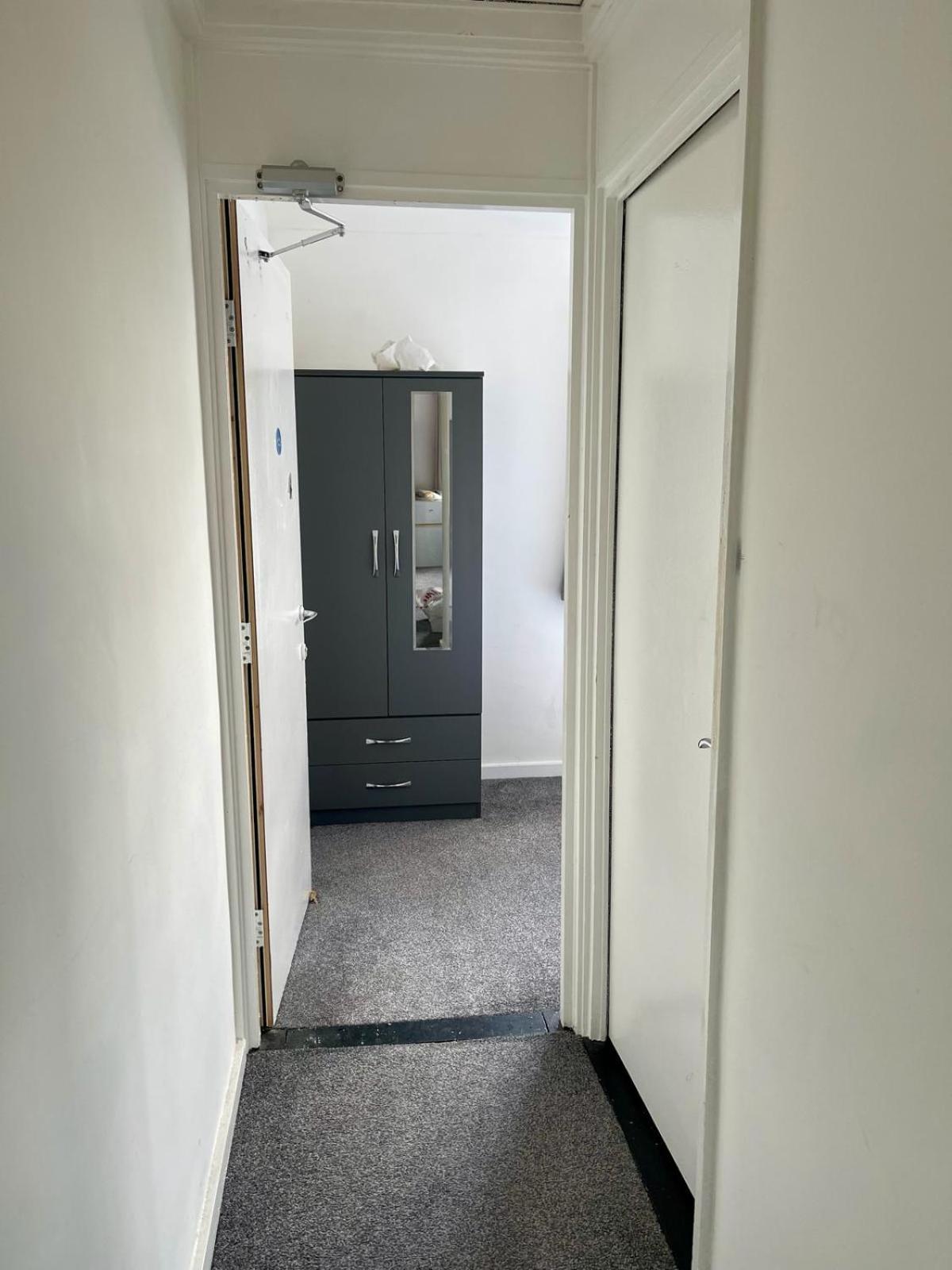 Homestay Homestays-close To And I Free Parking I Wi-fi *
